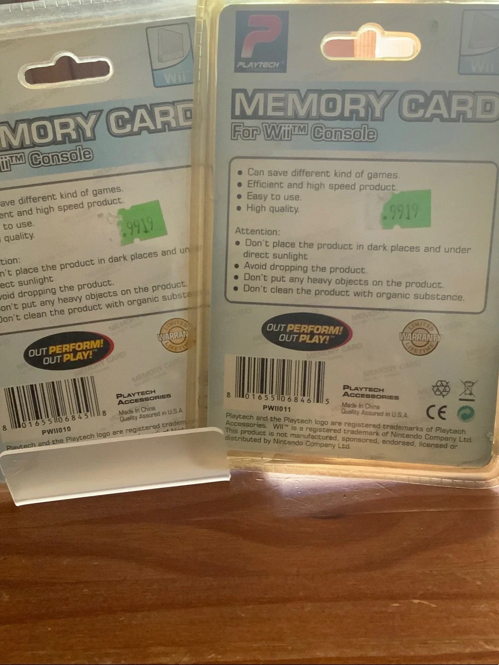 White Wii Memory Cards - 32MB & 64MB Pack